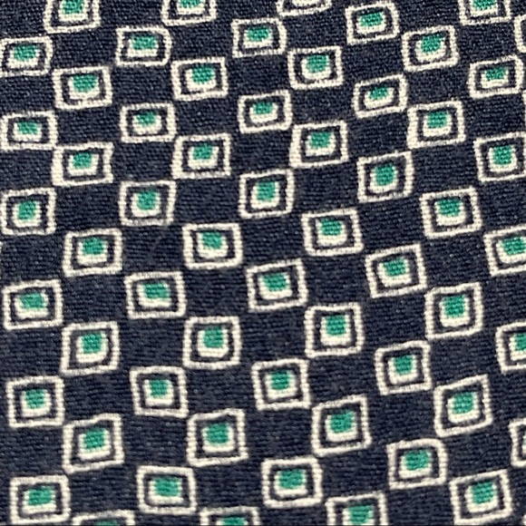 Casual size large (G/L?) sleeveless navy blue front with cute pattern on back - Picture 3 of 7